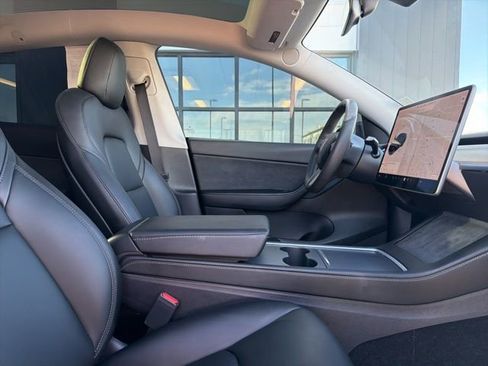 Used 2021 Tesla Model Y Long Range image 12