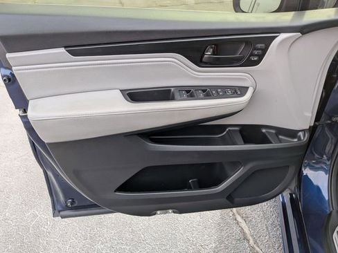 Used 2023 Honda Odyssey Touring image 12