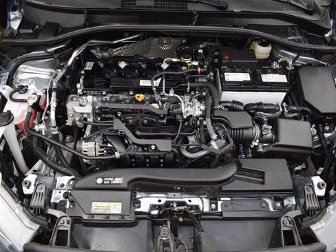 Used 2025 Toyota Corolla Cross LE AWD/4WD image 9