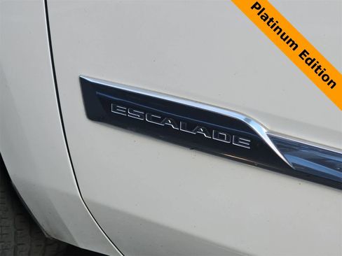 Used 2017 Cadillac Escalade Platinum image 11