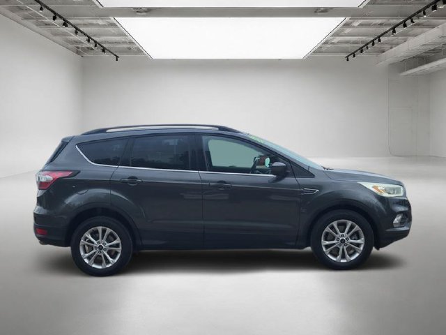 Used 2017 Ford Escape SE w/ Equipment Group 201A AWD/4WD image 7