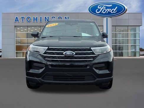 Used 2024 Ford Explorer XLT image 3