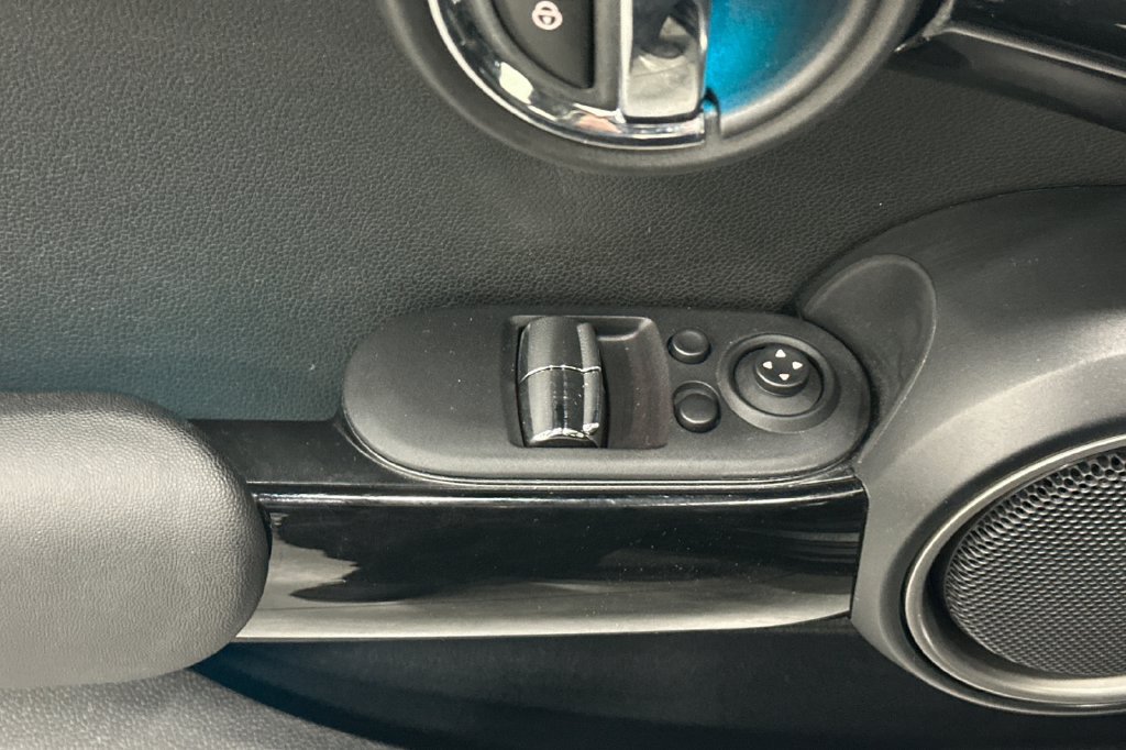 Used 2015 MINI Cooper S FWD image 12
