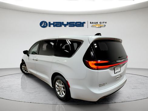 Used 2025 Chrysler Pacifica Select FWD image 20