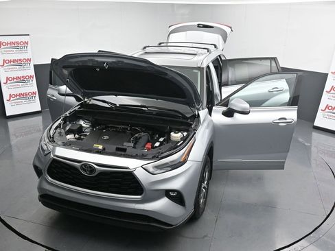 Used 2022 Toyota Highlander XLE image 47