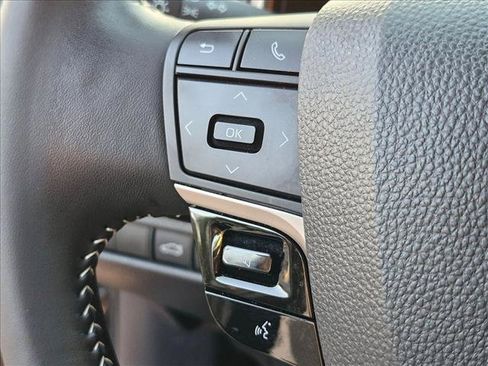 Used 2025 Toyota Camry SE FWD image 12