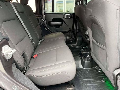 Used 2018 Jeep Wrangler Unlimited Sport S AWD/4WD image 20