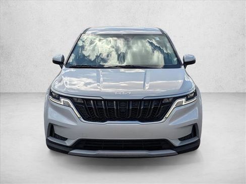 Used 2022 Kia Carnival LX image 2