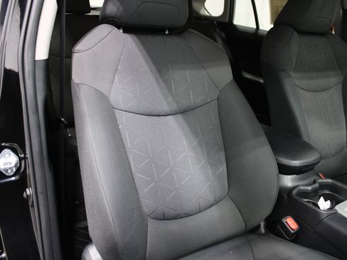 Used 2021 Toyota RAV4 XLE FWD image 26