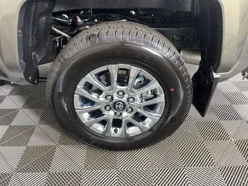 Used 2025 Toyota Tacoma Limited AWD/4WD image 21
