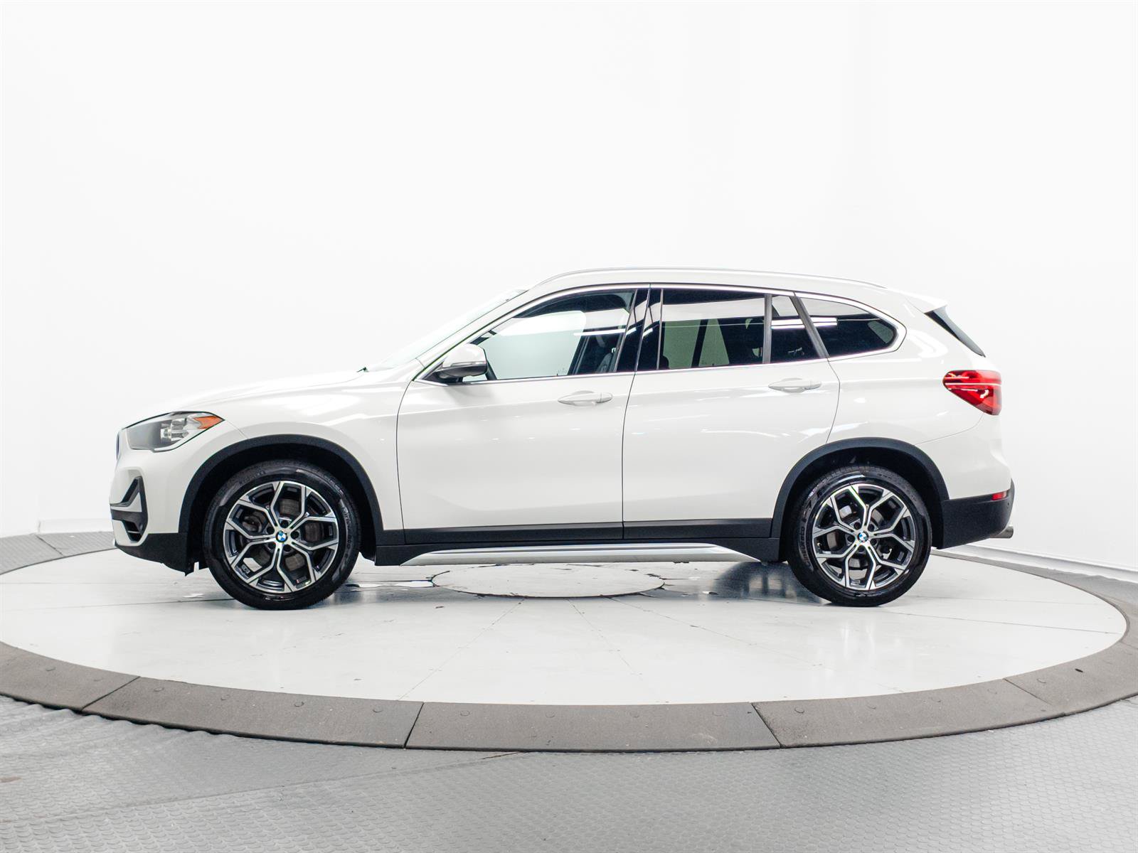 Used 2021 BMW X1 xDrive28i AWD/4WD image 7