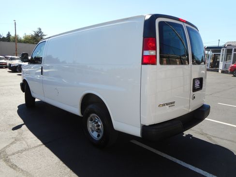 Used 2016 Chevrolet Express 2500 RWD image 7