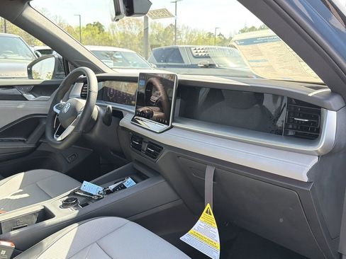 New 2026 Volkswagen Tiguan SE R-Line FWD image 21