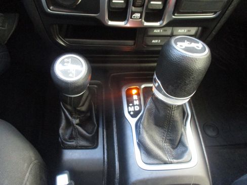 Used 2019 Jeep Wrangler Unlimited Sport image 14