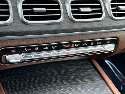 Used 2025 Mercedes-Benz GLS 450 4MATIC image 26