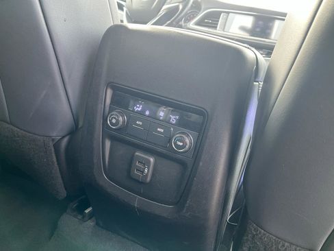 Used 2022 Buick Enclave Essence FWD image 19
