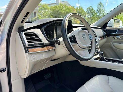 Used 2019 Volvo XC90 T6 Momentum w/ Protection Package AWD/4WD image 10