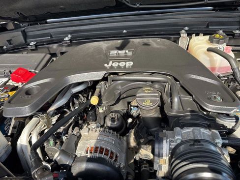 Used 2021 Jeep Gladiator Mojave AWD/4WD image 28