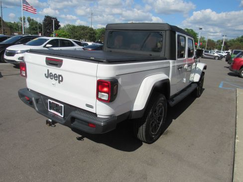 Used 2020 Jeep Gladiator Overland AWD/4WD image 5