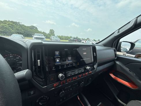 Used 2025 Nissan Frontier PRO-4X w/ Pro Convenience Package AWD/4WD image 19