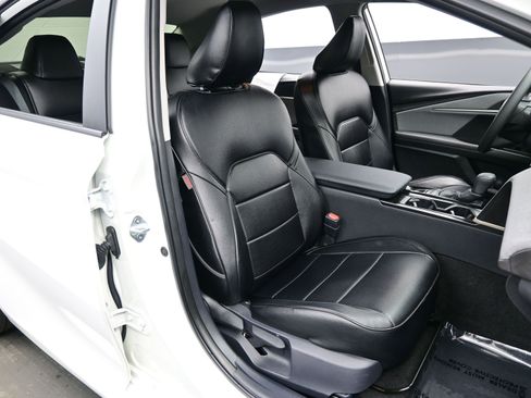 Used 2025 Toyota Camry LE w/ Convenience Package image 14