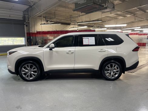 Used 2024 Toyota Grand Highlander Limited image 8