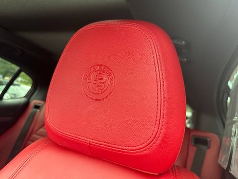 Used 2023 Alfa Romeo Stelvio Veloce AWD/4WD image 32