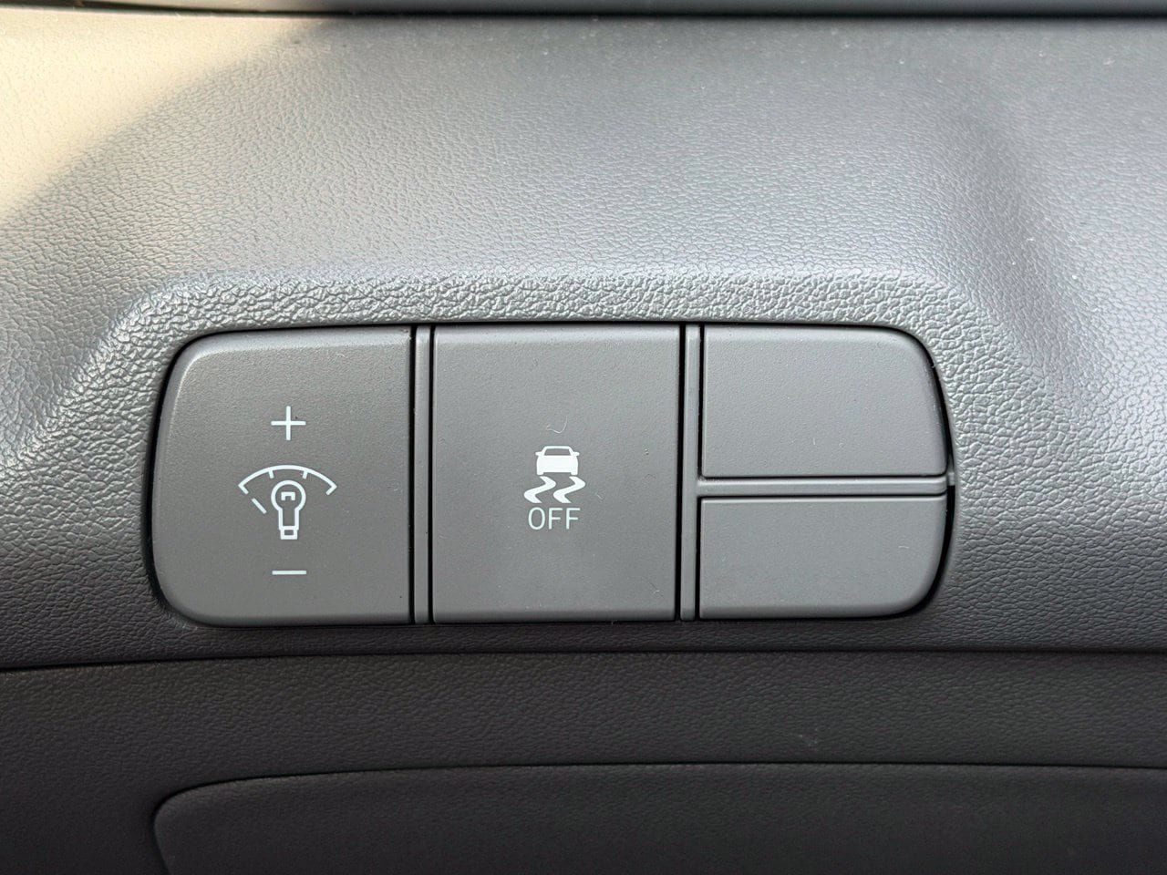 Used 2025 Hyundai Elantra SEL FWD image 13