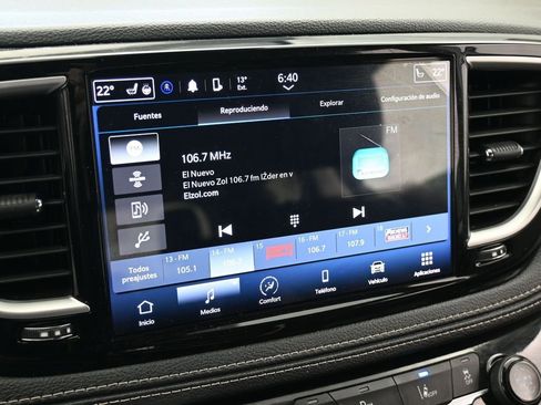 Used 2023 Chrysler Pacifica Touring-L image 22