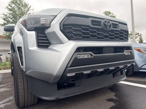 Used 2024 Toyota Tacoma TRD Sport image 3