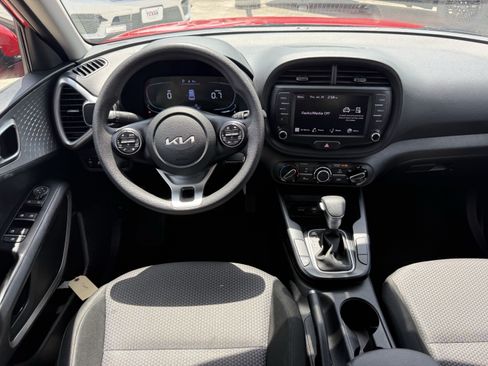 Used 2024 Kia Soul LX w/ Option Group 015 FWD image 14