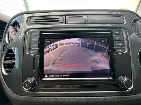 Used 2018 Volkswagen Tiguan Limited w/ Premium Package FWD image 26