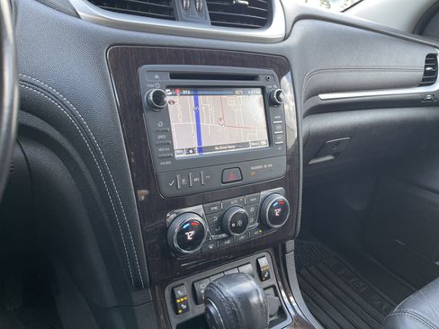 Used 2017 Chevrolet Traverse LT image 17