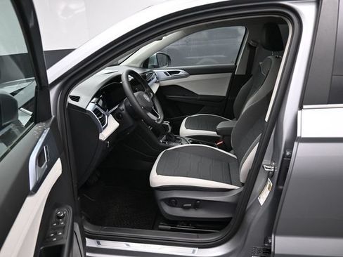 New 2026 Volkswagen Taos SE AWD/4WD image 9