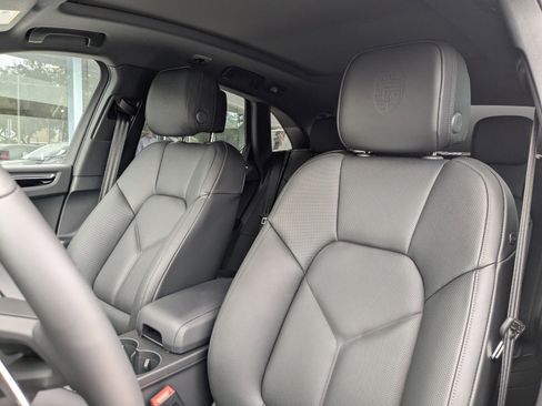 New 2026 Porsche Macan image 5