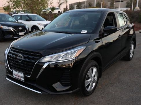 New 2025 Nissan Kicks Play S image 8