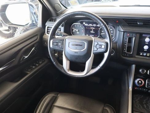 Used 2021 GMC Yukon XL Denali w/ Denali Premium Package image 22