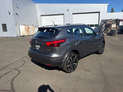 Used 2018 Nissan Rogue Sport SL w/ SL Premium Package AWD/4WD image 3