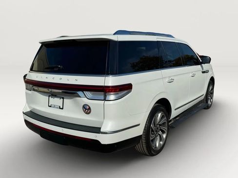 Used 2022 Lincoln Navigator Reserve image 8
