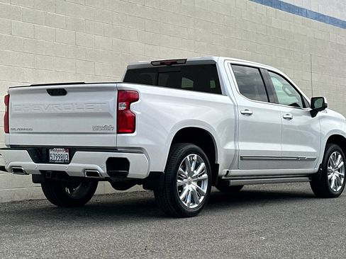 Certified 2023 Chevrolet Silverado 1500 High Country w/ High Country Premium Package AWD/4WD image 4