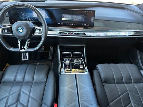 Used 2023 BMW i7 xDrive60 AWD/4WD image 17