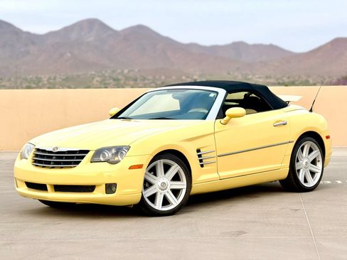 Used 2005 Chrysler Crossfire Limited RWD image 2