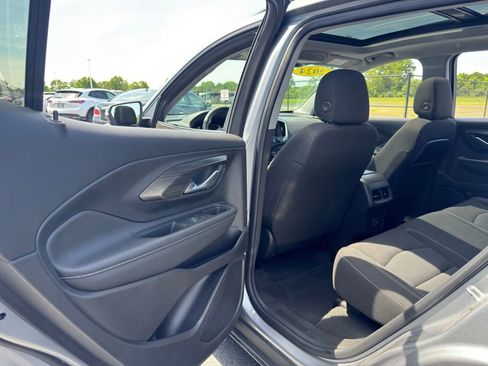 Used 2024 GMC Terrain SLE w/ Driver Convenience Package FWD image 35