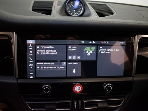 Certified 2025 Porsche Macan image 29