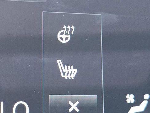 Used 2022 Volvo S60 B5 Momentum w/ Premium Package image 9