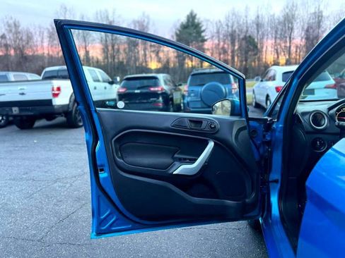 Used 2012 Ford Fiesta SE image 9