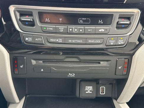 Used 2021 Honda Pilot Touring image 36