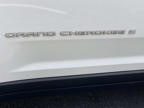 Used 2024 Jeep Grand Cherokee Laredo X w/ Luxury Tech Group I RWD image 13
