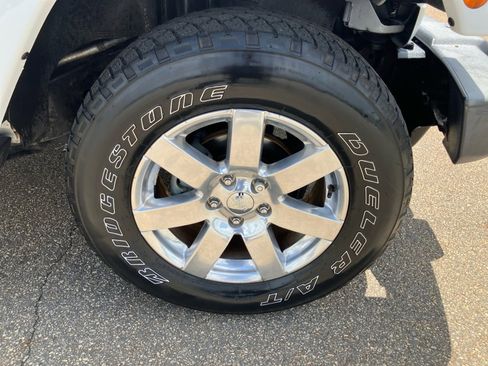 Used 2018 Jeep Wrangler Unlimited Sahara w/ Max Tow Package AWD/4WD image 29