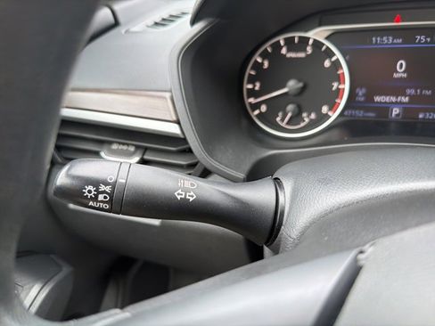 Used 2024 Nissan Altima 2.5 SV image 14